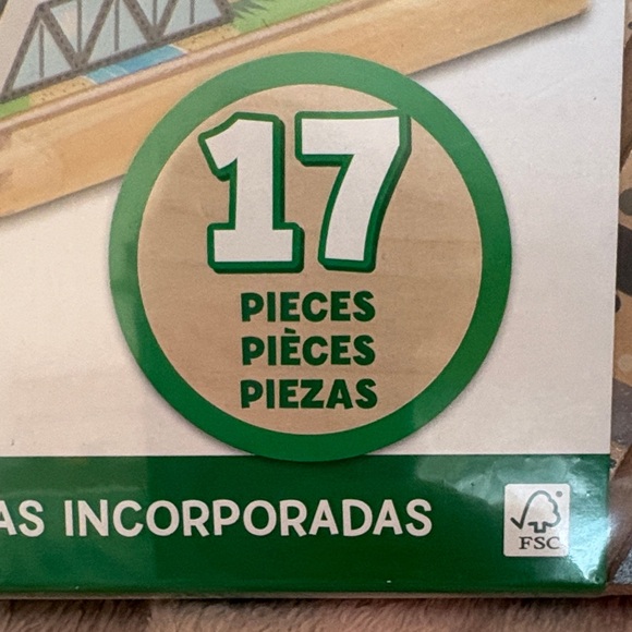 NEW Melissa & Doug Take-Along Railroad Set with Colorful Tracks - Picture 2 of 4